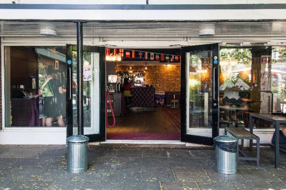 Safestay London Kensington Holland Park 2