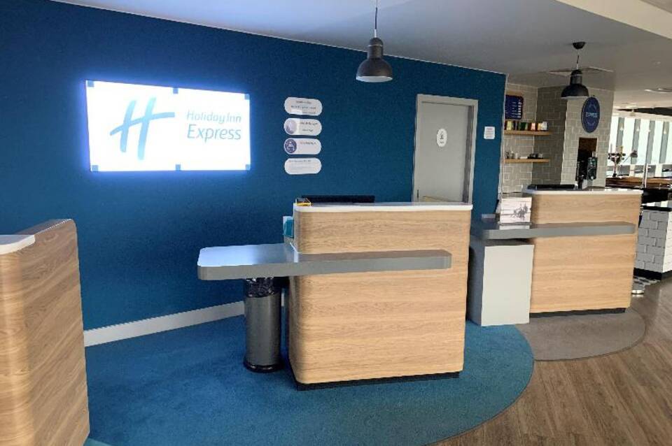 Holiday Inn Express Manchester - Trafford City 3