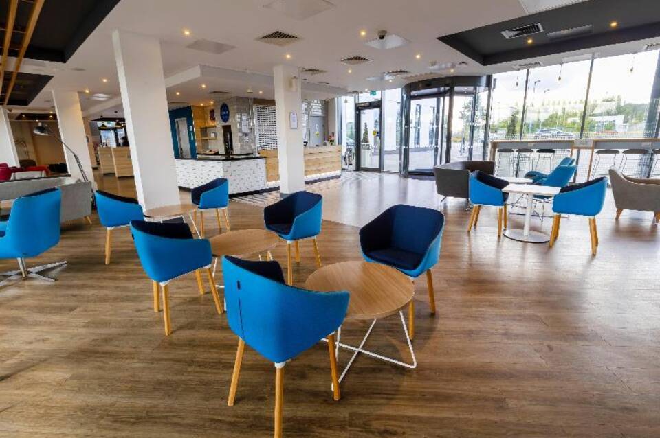 Holiday Inn Express Manchester - Trafford City 5