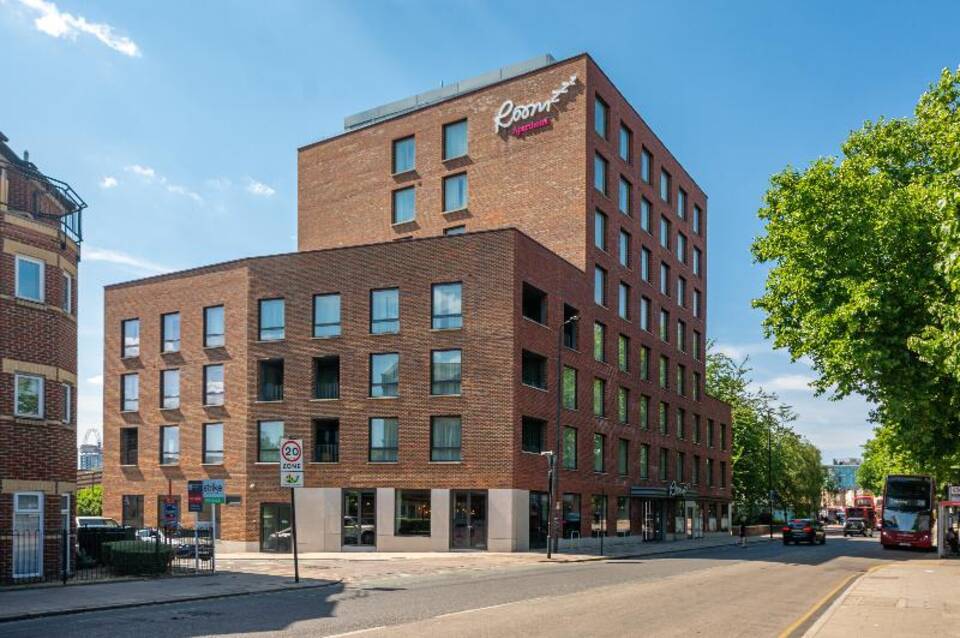 Roomzzz London Stratford 5