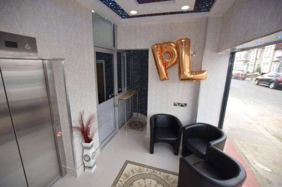 Premier Lux Serviced Apartments 1