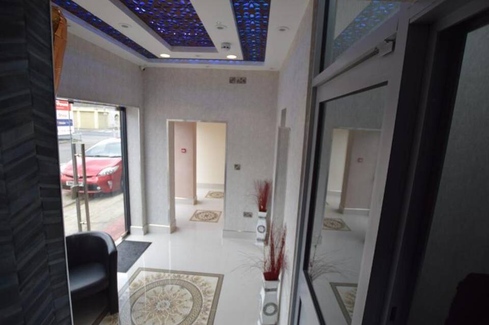Premier Lux Serviced Apartments 4