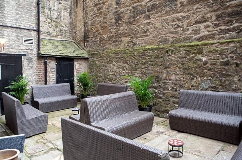 Edinburgh Castle Apartments And Suites 1