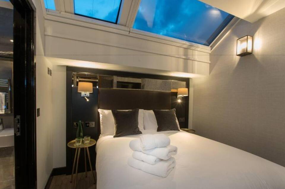 Camden Enterprise Hotel 1