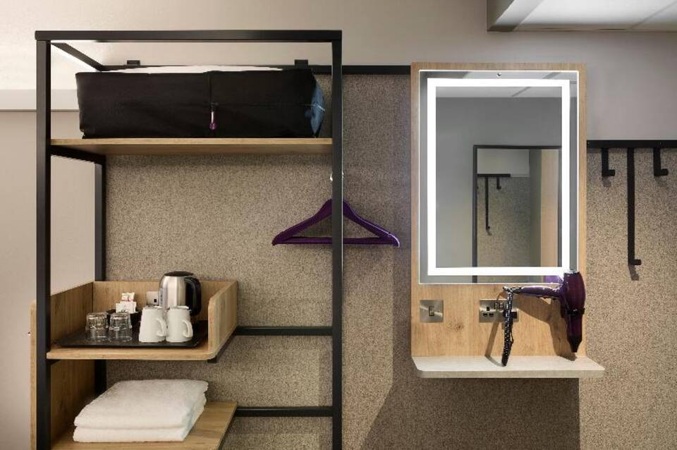Premier Inn Luton Airport 5