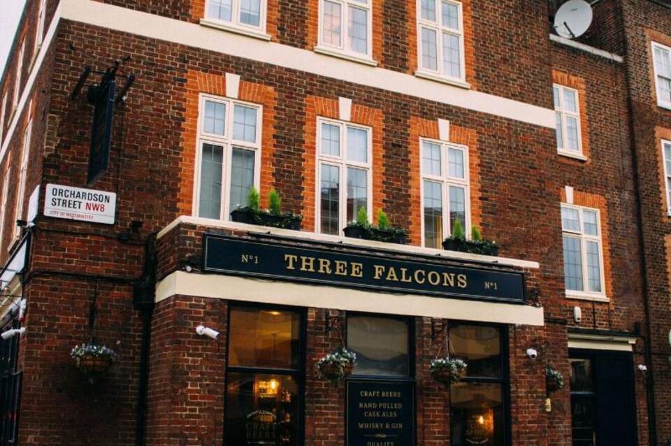 Three Falcons Hotel 4