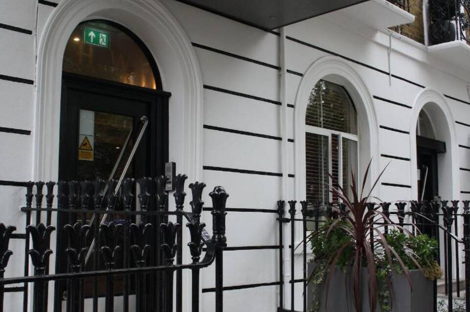 Howard Winchester Hotel 3