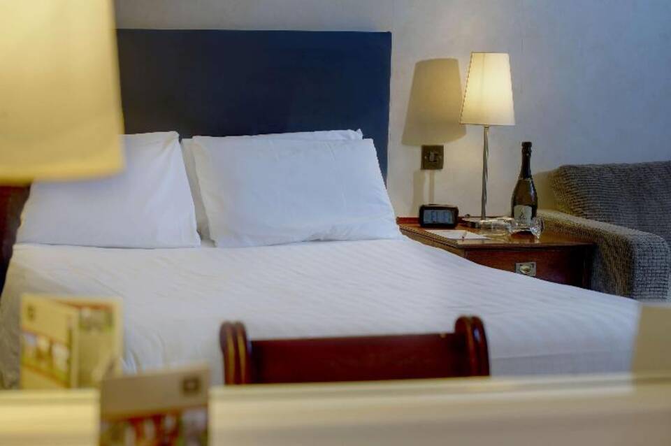 Best Western Plough & Harrow Hotel 4