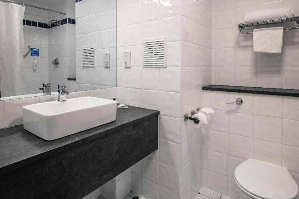 Best Western Plough & Harrow Hotel 5