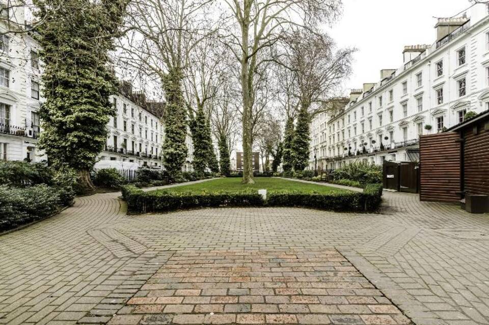 Tudor Court 2