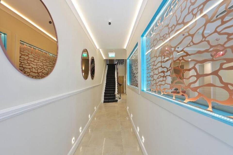 The Porchester Hotel 5