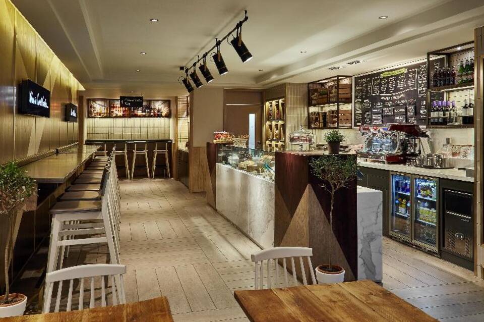 hub by Premier Inn London Covent Garden 2