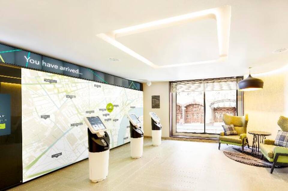 hub by Premier Inn London Covent Garden 3