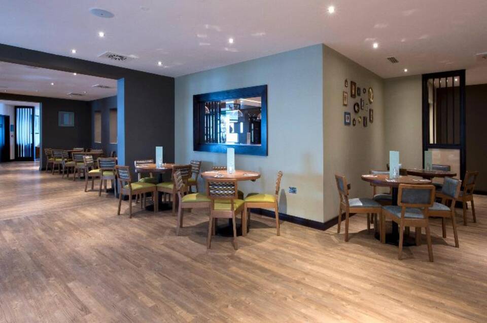 Premier Inn London Heathrow Airport Terminal 4 2
