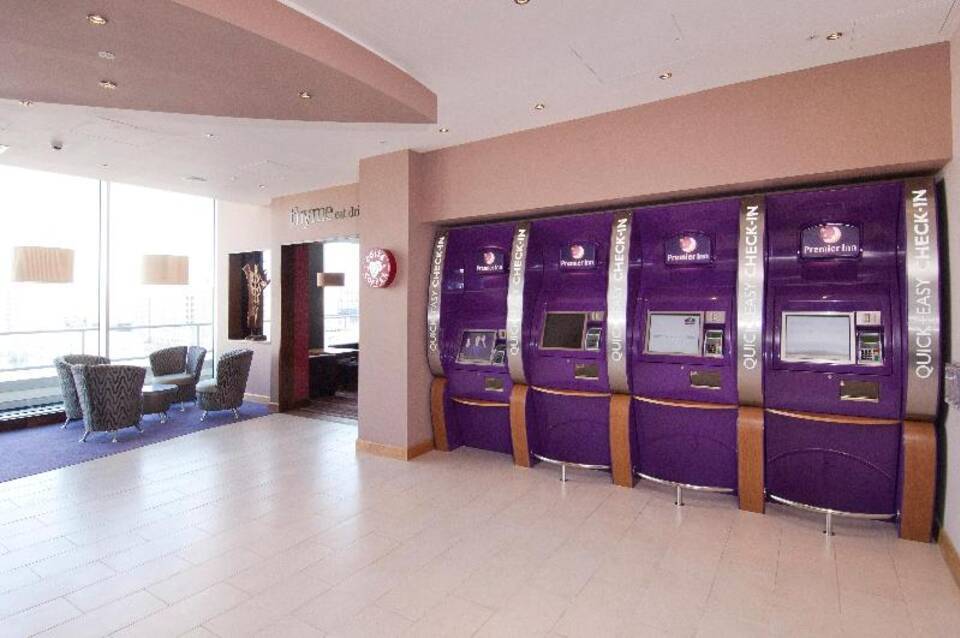 Premier Inn London Stratford 3