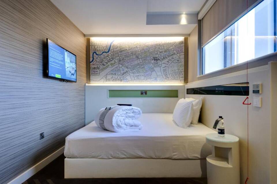 hub by Premier Inn London City Bank 2