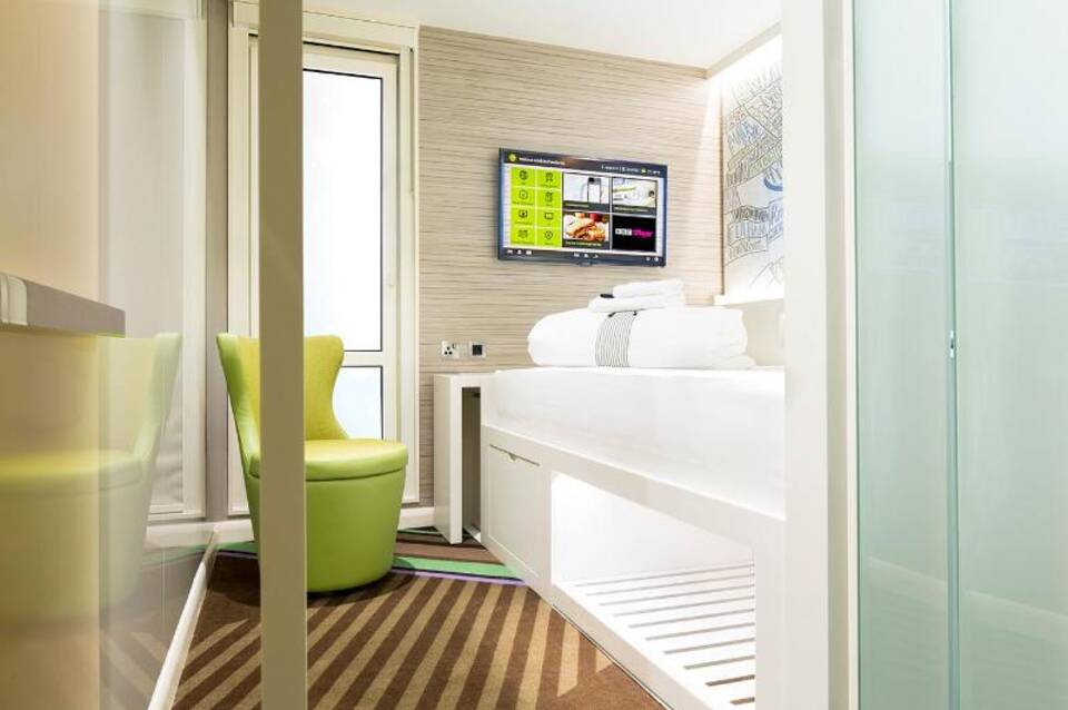 hub by Premier Inn London City Bank 4