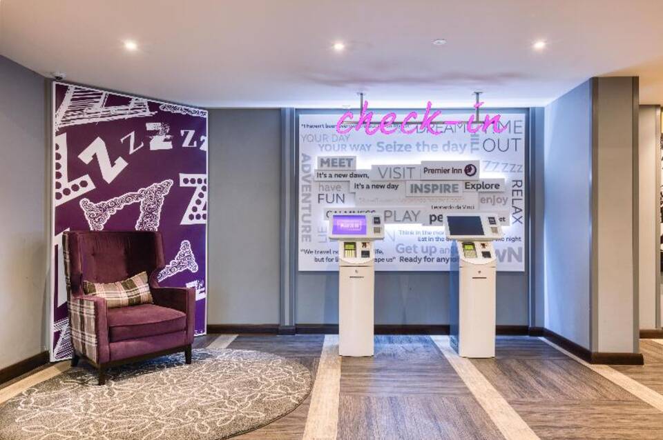 Premier Inn London Sutton Hotel 5