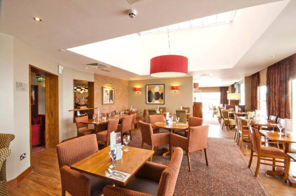 Premier Inn Edinburgh Airport (Newbridge) Hotel 2