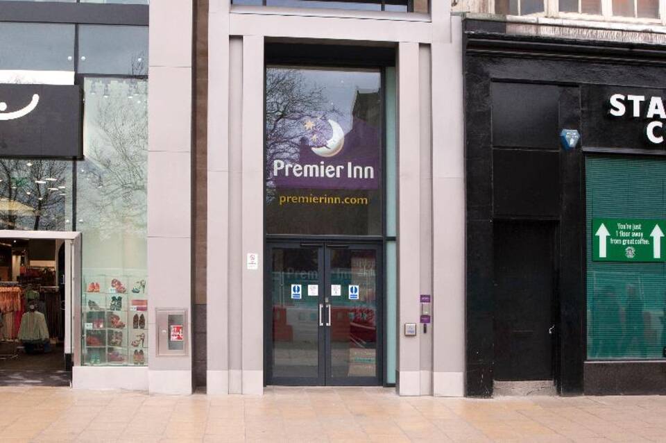 Premier Inn Edinburgh City Centre 1
