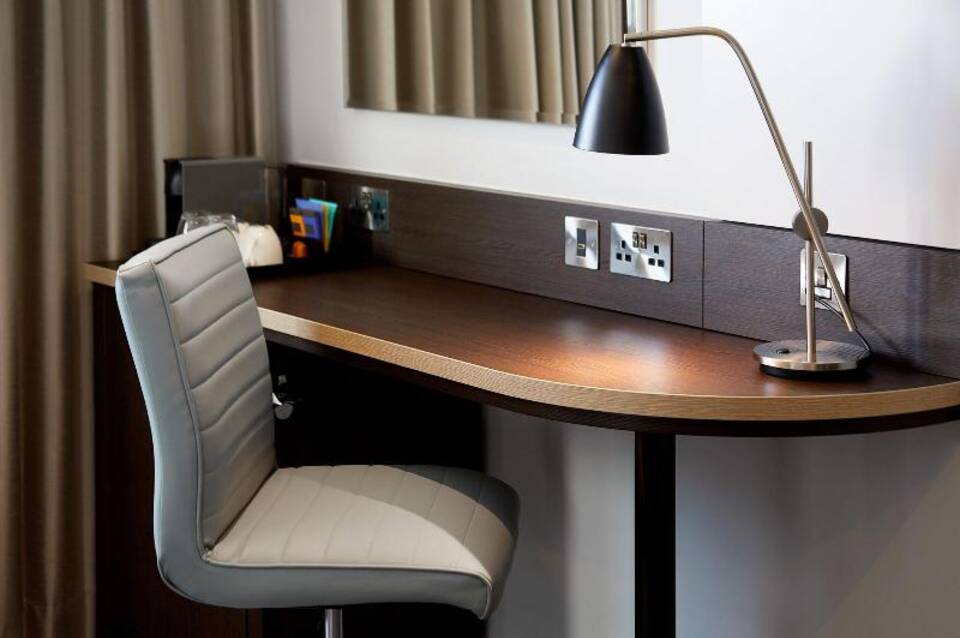 Premier Inn Edinburgh Park (Airport) Hotel 3