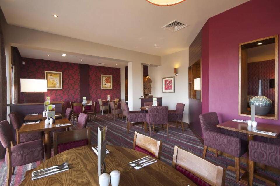 Premier Inn Edinburgh Park (Airport) Hotel 4