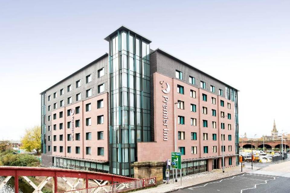 Premier Inn Manchester Salford Central 3