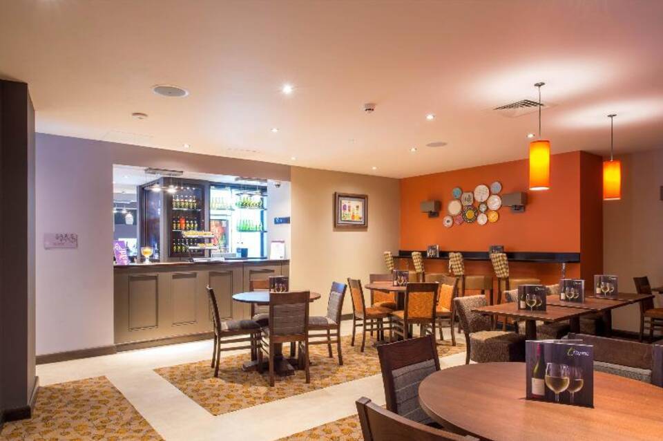 Premier Inn Manchester Salford Central 4