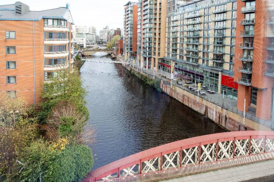 Premier Inn Manchester Salford Central 5