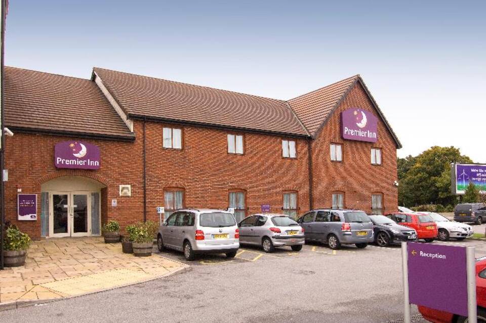 Premier Inn Manchester Trafford Centre North 1
