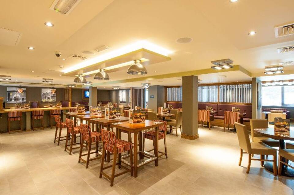 Premier Inn London Hendon (The Hyde) 2