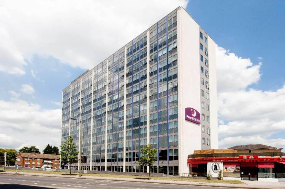 Premier Inn London Hendon (The Hyde) 4