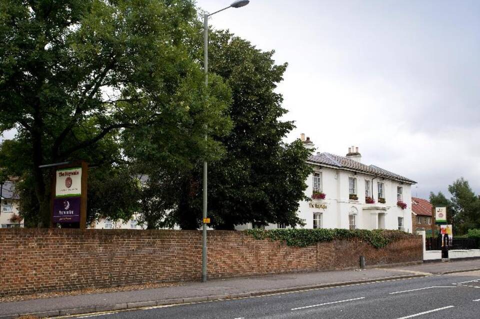 Premier Inn Epsom Central 1