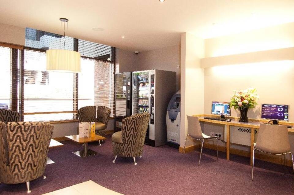 Premier Inn Sunbury Kempton Park 1