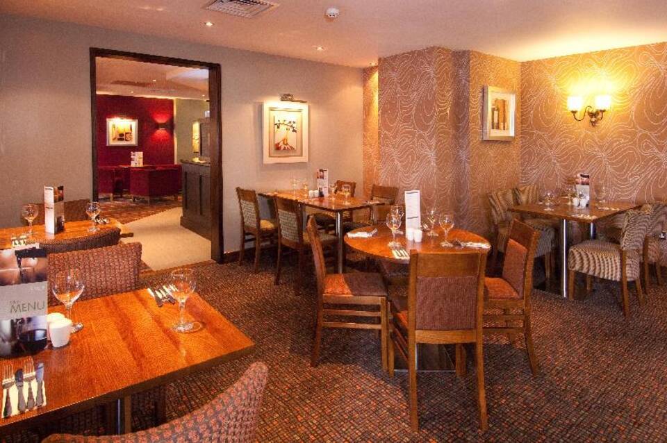 Premier Inn Sunbury Kempton Park 4