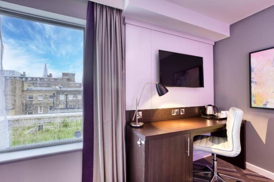 Premier Inn London Southwark Station Hotel 1
