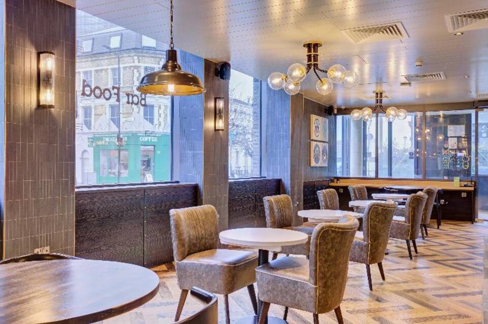 hub by Premier Inn London West Brompton 2