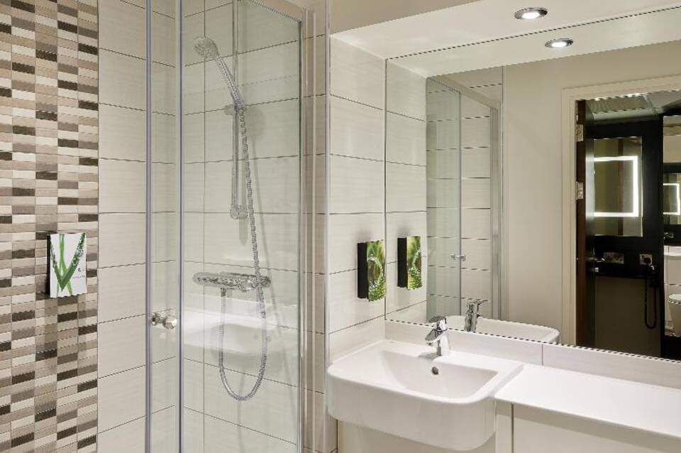 Premier Inn Epsom South 4