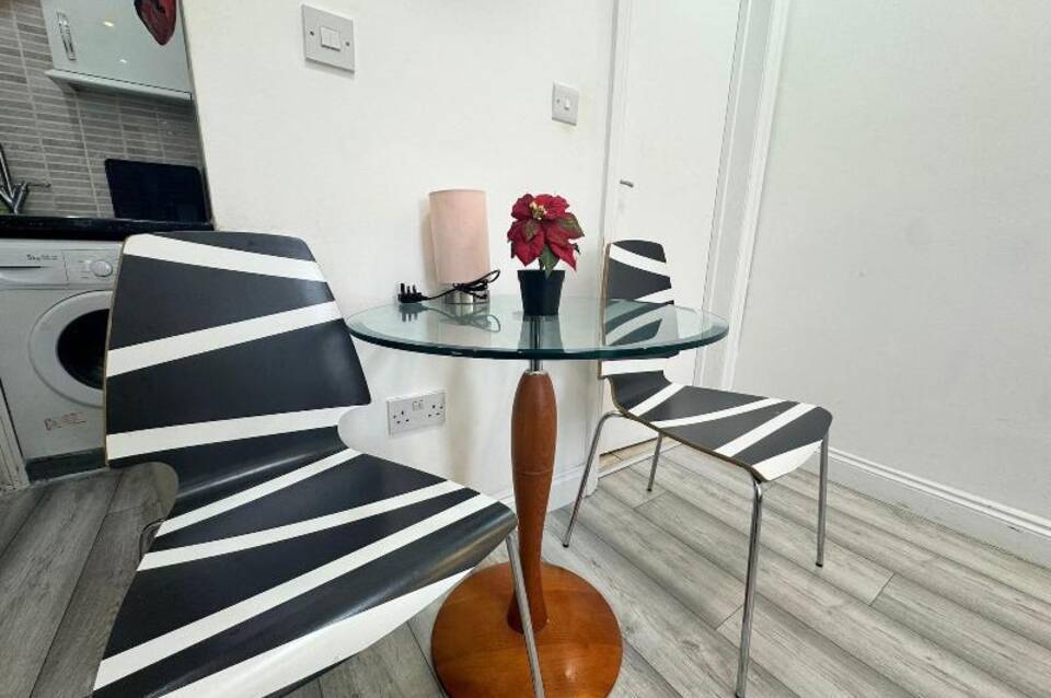 Kings Cross Prime Stay Apartments 3