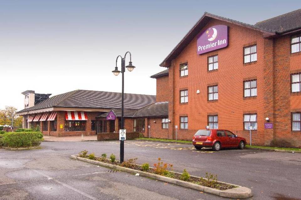 Premier Inn Manchester Prestwich 1