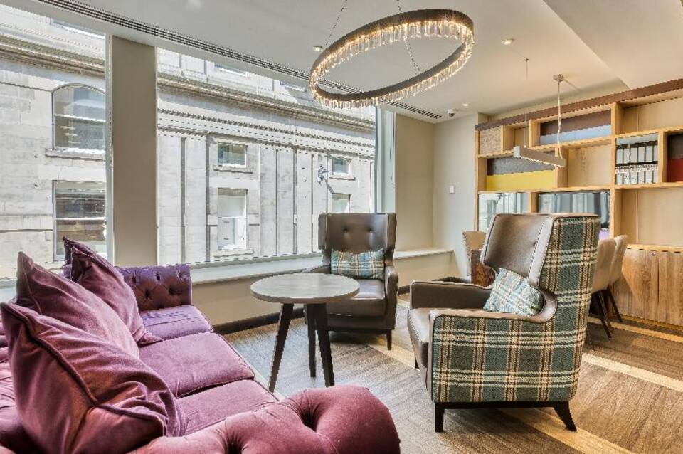 Premier Inn Edinburgh City Centre Waverley 2