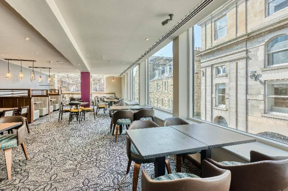 Premier Inn Edinburgh City Centre Waverley 3