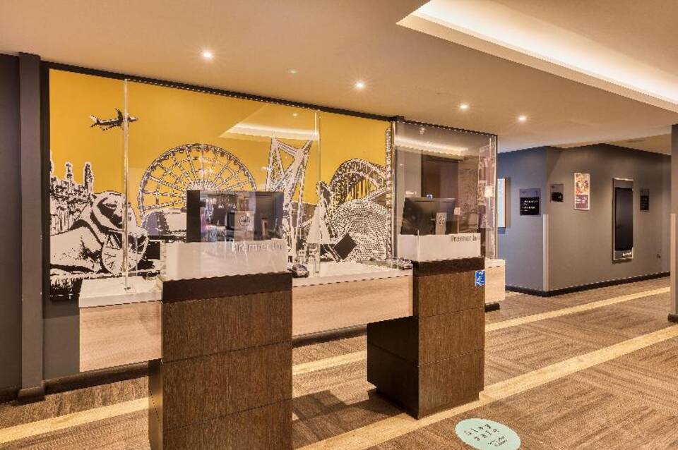 Premier Inn Edinburgh City Centre Waverley 4