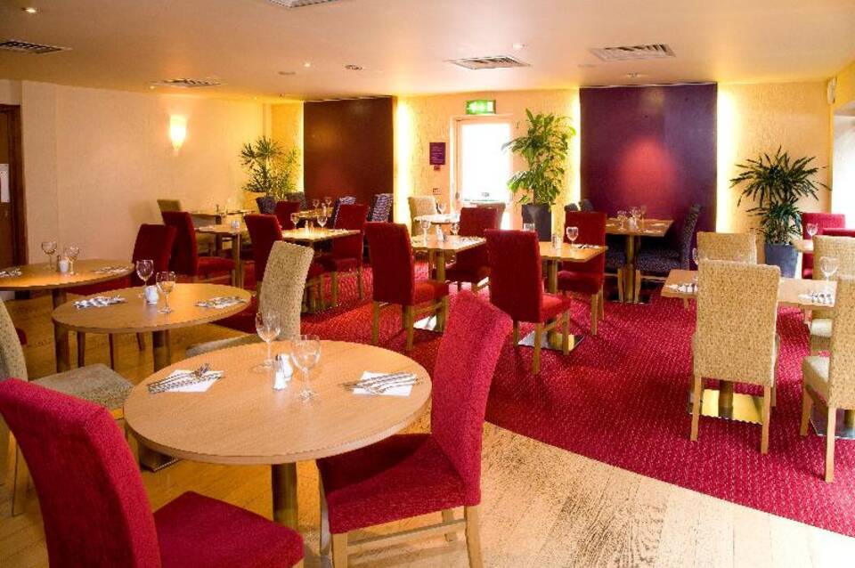Premier Inn Watford Central 2