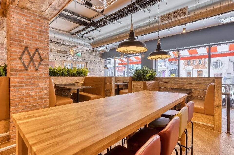 Premier Inn London Hammersmith (Shepherds Bush Road) 2