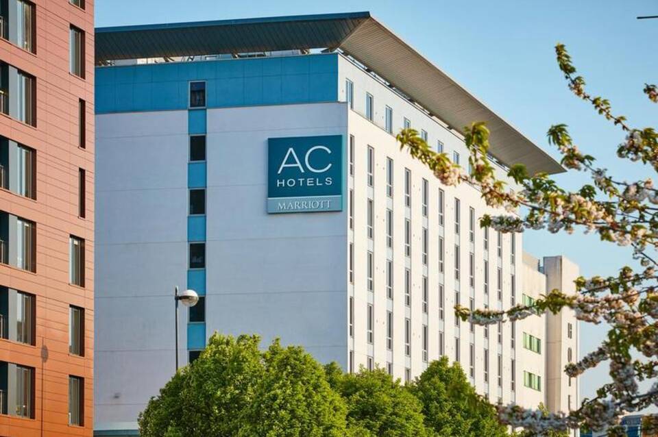 AC Hotel Manchester Salford Quays 4