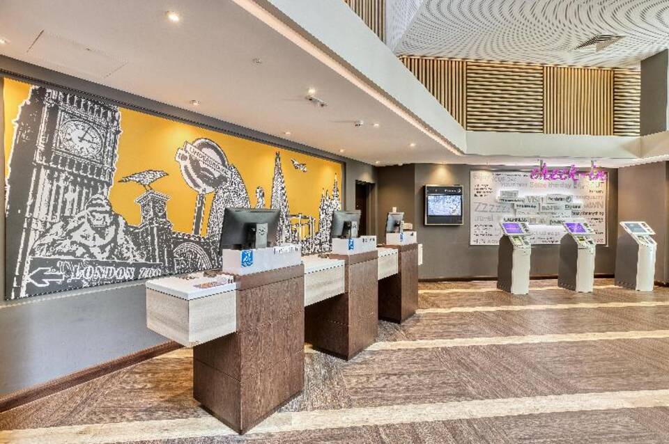 Premier Inn London Paddington (Paddington Basin) 3