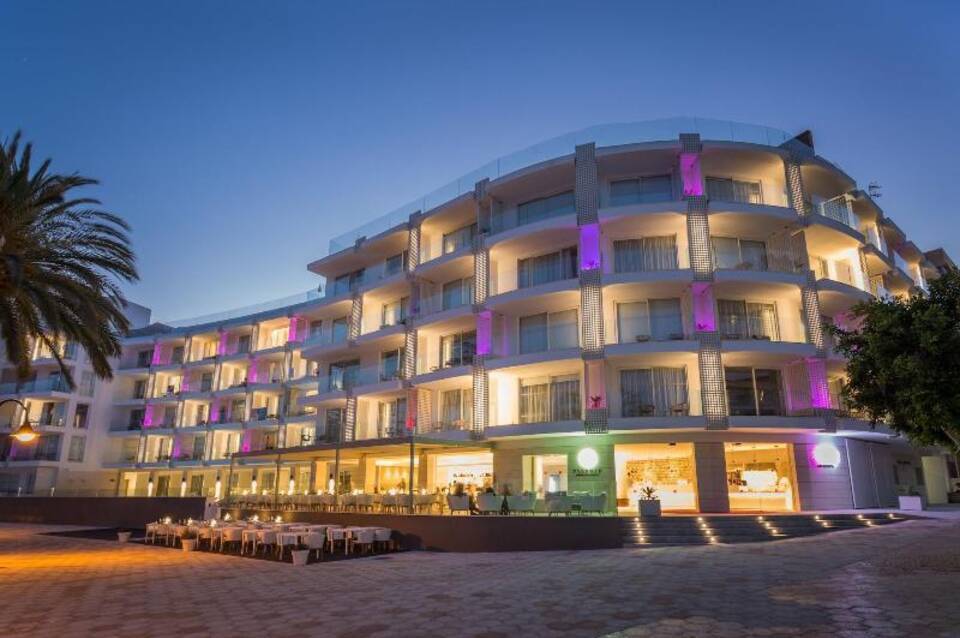 One Ibiza Suites 4
