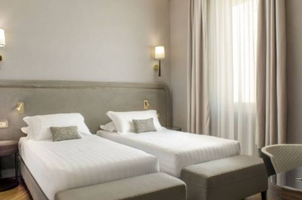 Aria Palace 1