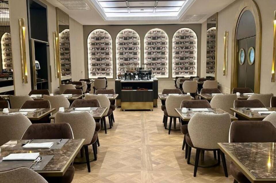 Aria Palace 4